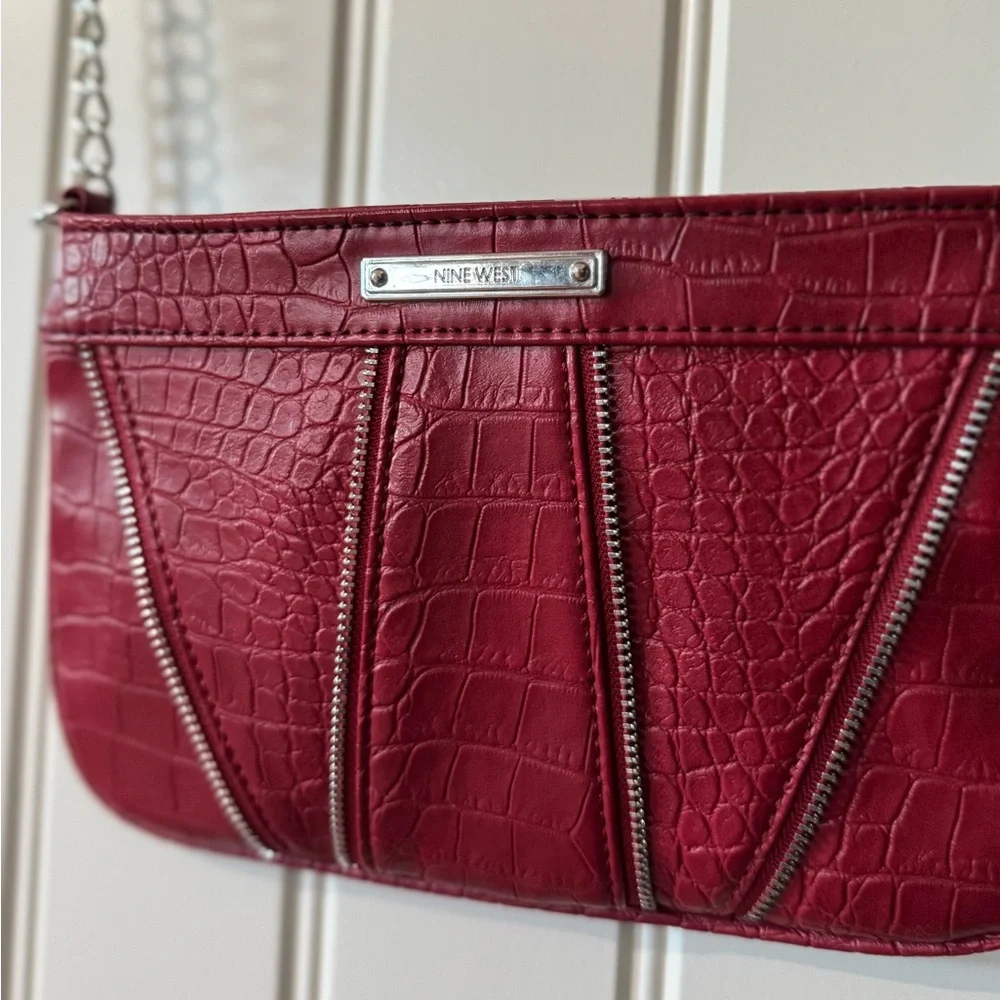 2/for $20 🪩 NINE WEST Red Croc Textured Crossbody, Chain Straps